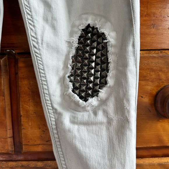 BDG mid rise twig light grey jeans with studded knees size 24 - Picture 8 of 8